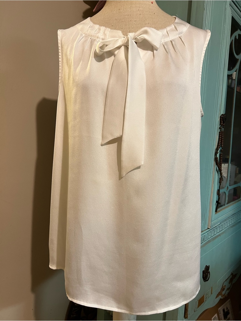 Misook White Shirt Blouse Tie Neck Bow Sleeveless Elegant Secretary Medium M